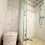 A La - Apartment